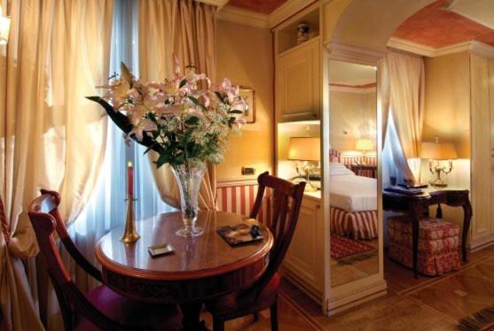 Petit Palais Hotel De Charme Милано Екстериор снимка