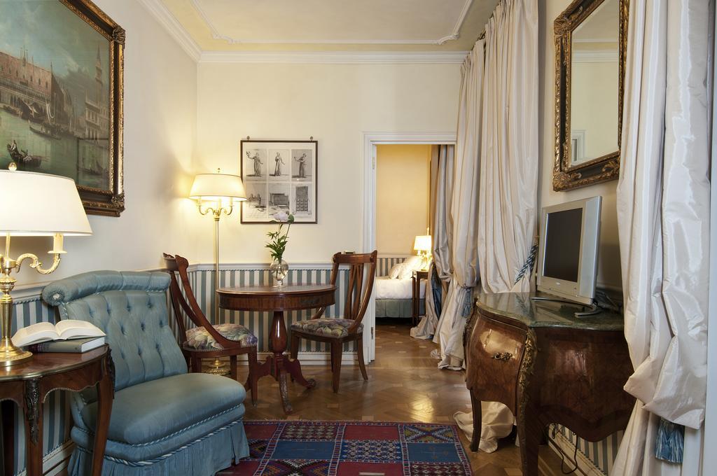 Petit Palais Hotel De Charme Милано Стая снимка